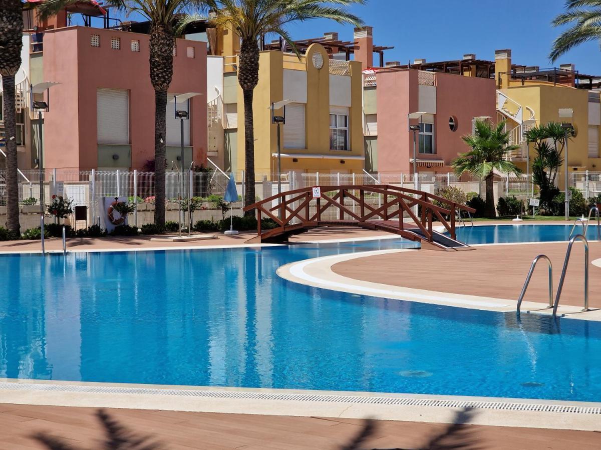 Precioso Bajo Con Jardin En Vera Exterior foto